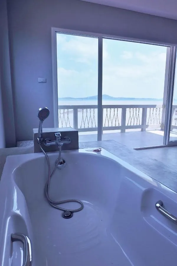 Lantawa : Amazing Villa On The Sea With Pool Ko Lanta 0*,  泰国